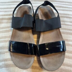 Munro Pisces Women's Sandal Suede & Black Patent leather strap. Sz 9M Clean!